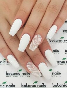 9 Chic White Nails Designs