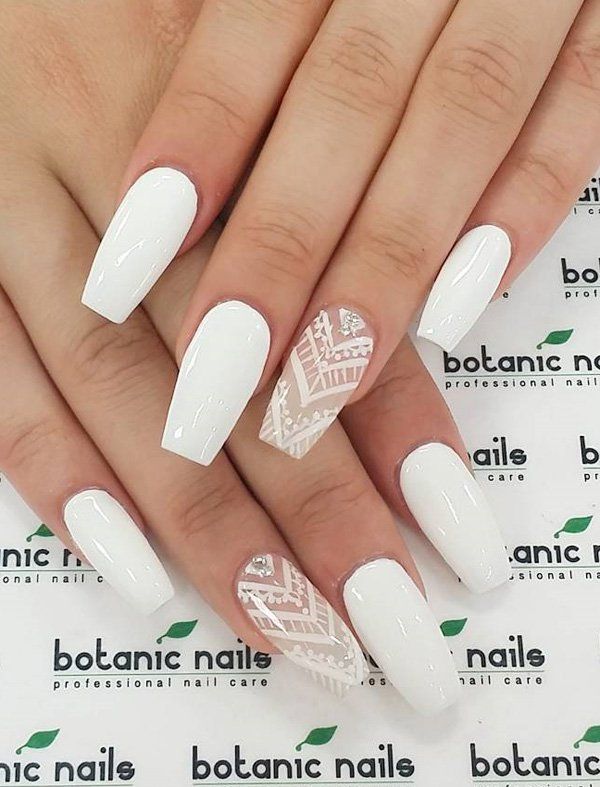 Read more about the article 9 Chic White Nails Designs