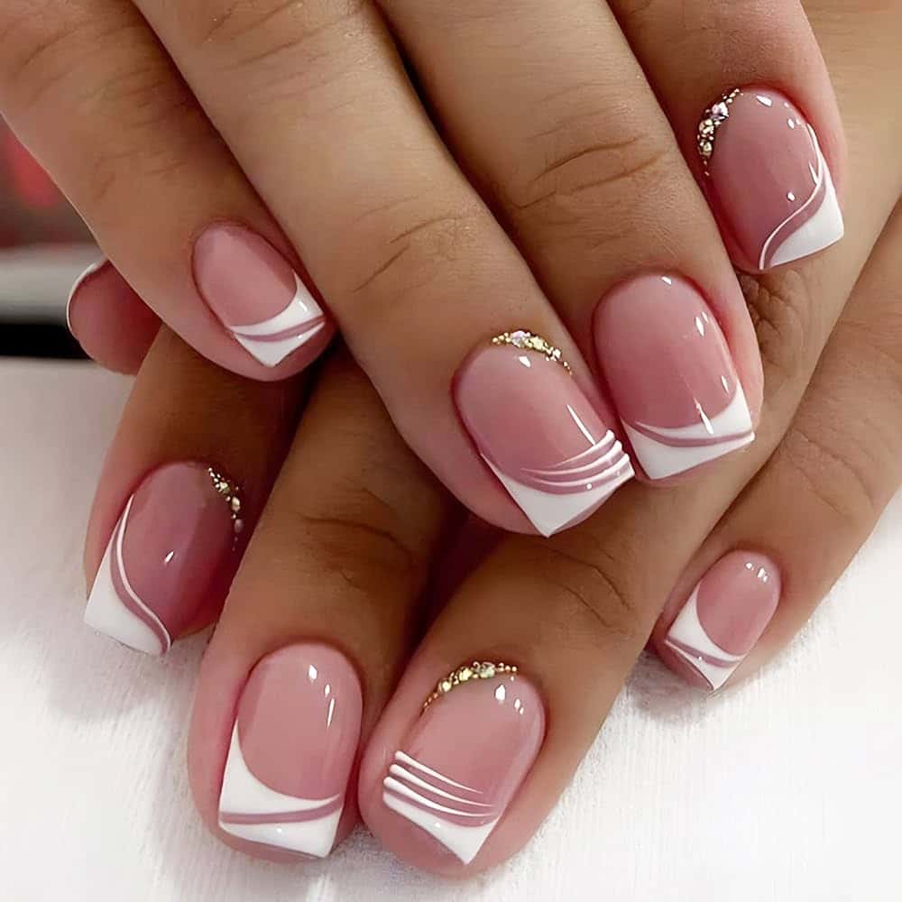 Read more about the article 9 Elegant French Tip Nail Designs