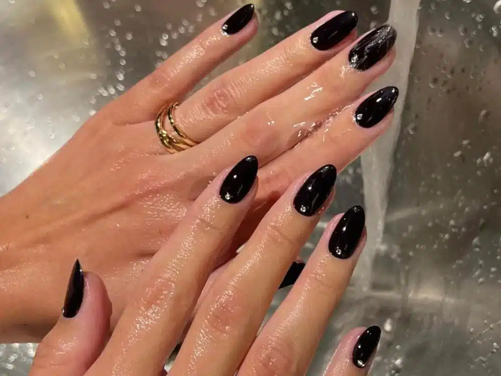15 Stunning Black Nails for Every Occasion