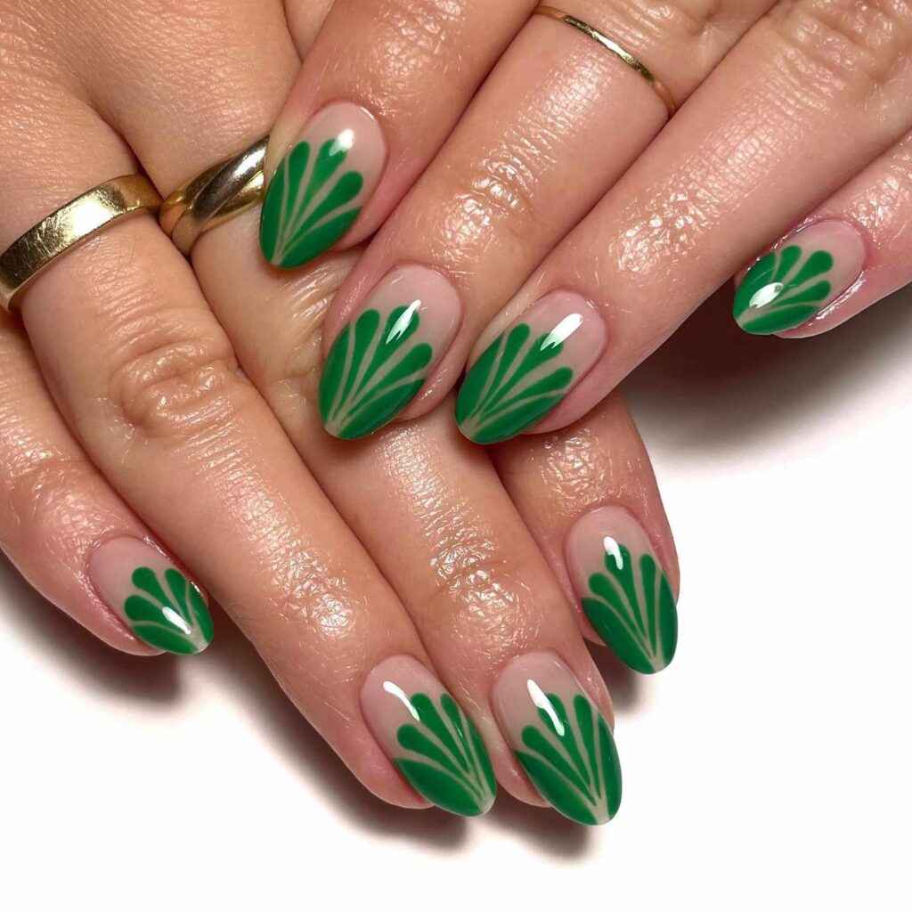 Green patterns on simple nails x zon