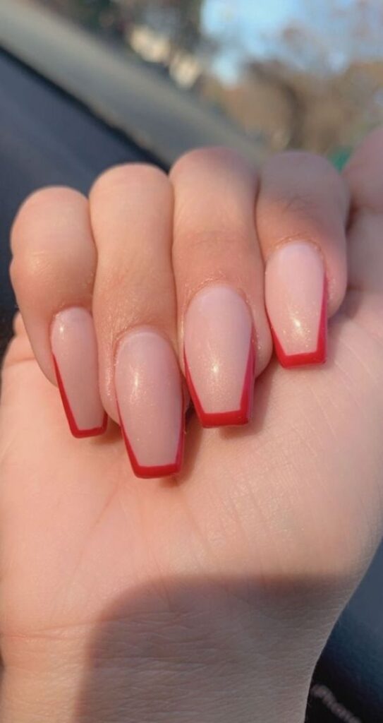 red outlined nails x red outlined nails x