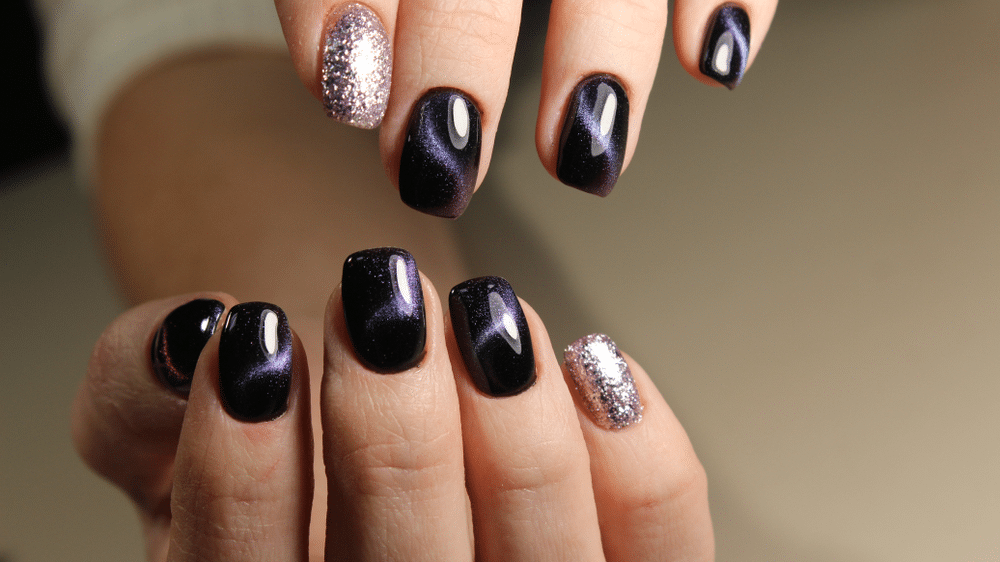 zoomed view of dip nails