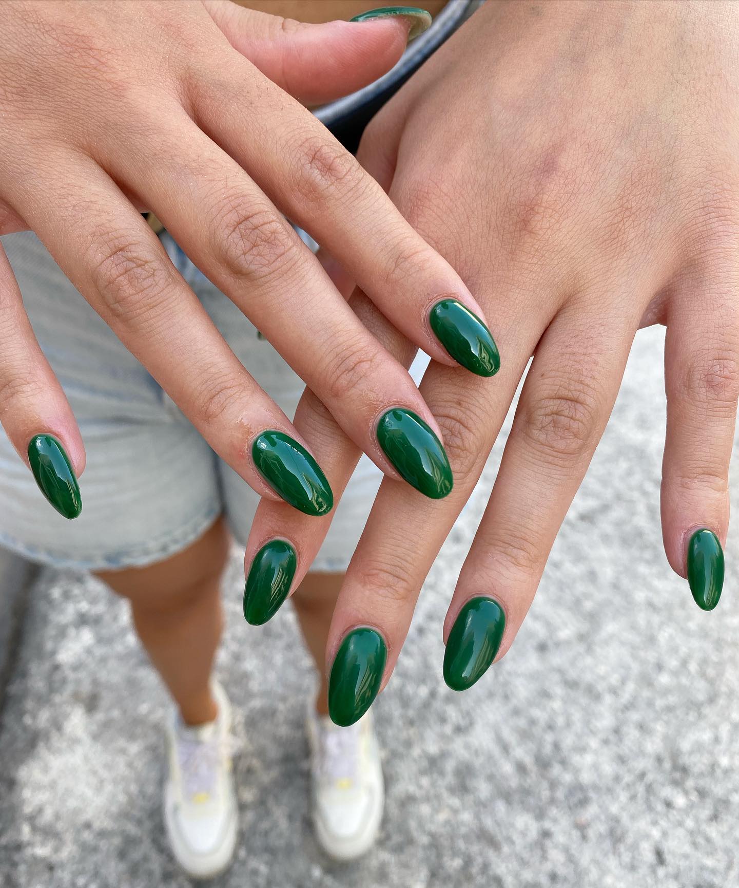 Green glittery nails Green glittery nails