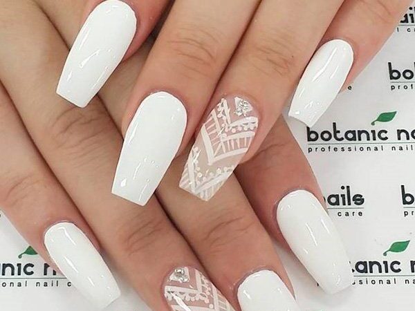 9 Elegant White Nails Designs for a Timeless Look